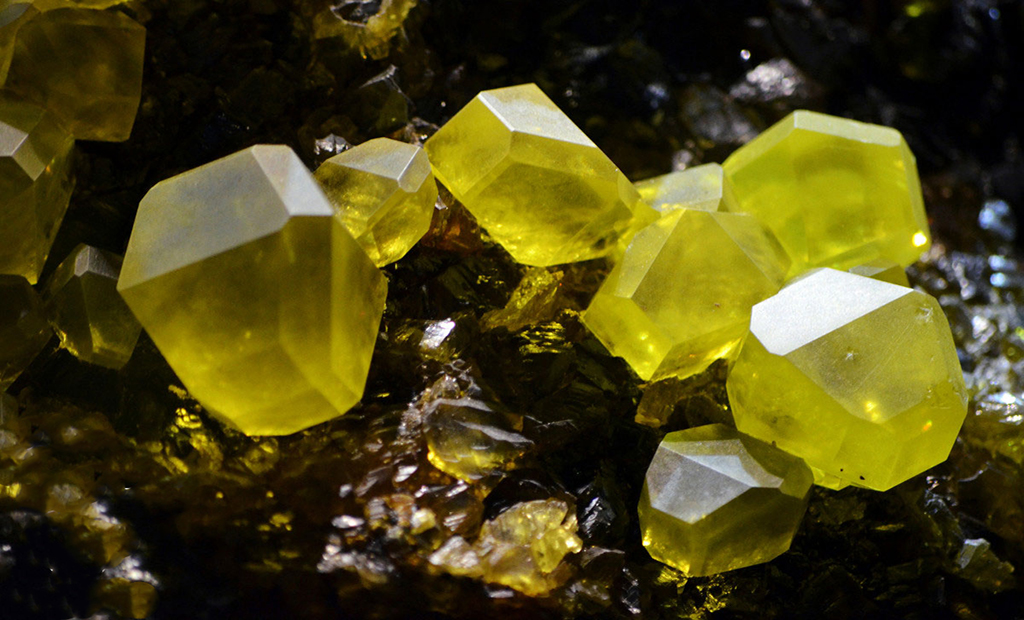 کانی سولفوراسید(سنگ فرگاه)