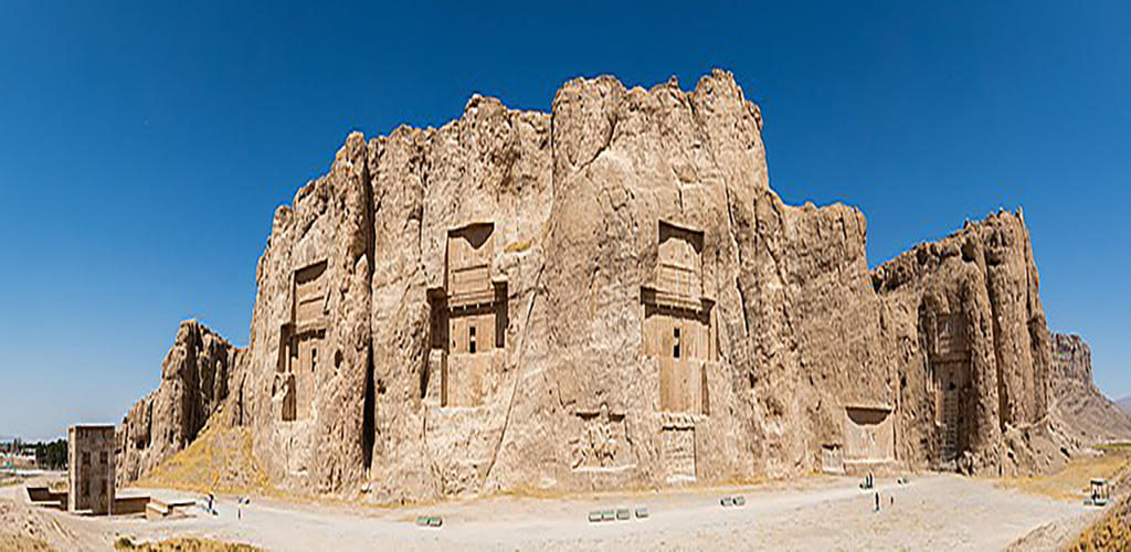 نقش رستم(سنگ طبیعی)