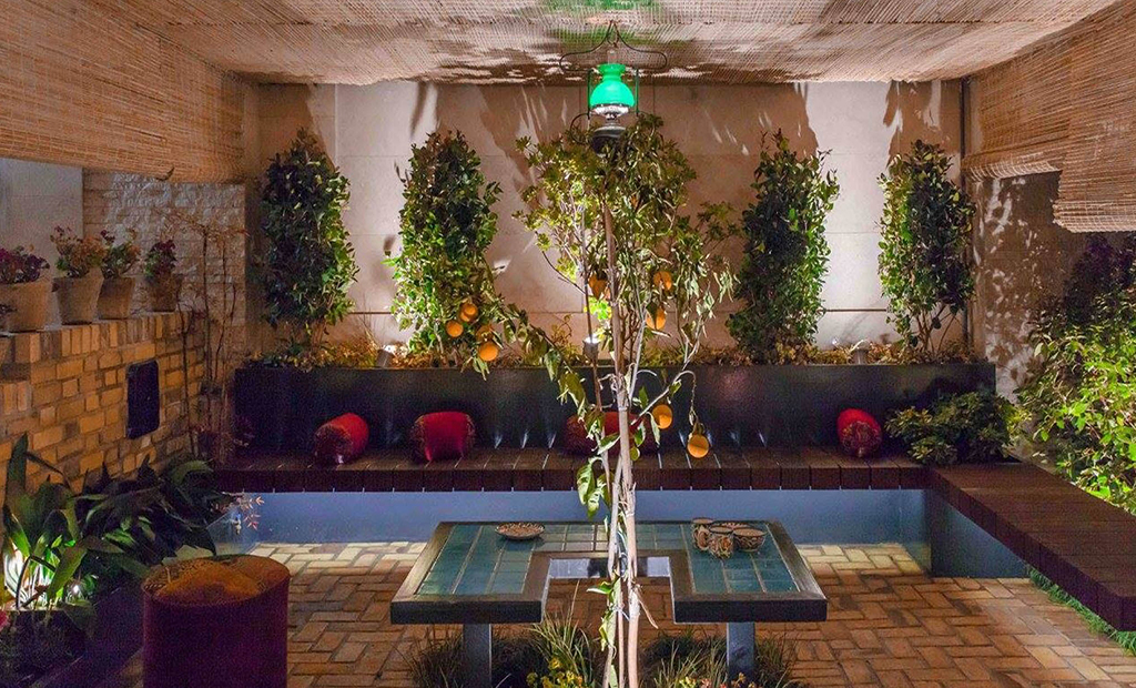 حیاط ایرانی(نمای ساختمان)