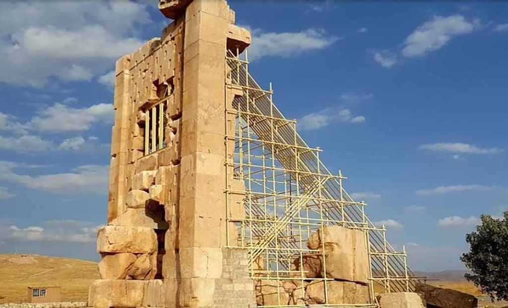 مقبره کمبوجیه(نمای ساختمان)